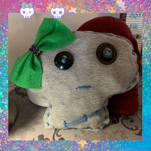 💀 Philippa Skull Plush
